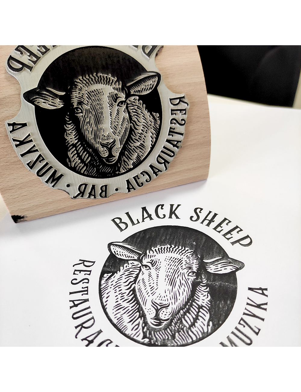 Bardzo duże stemple kołyskowe do kartonów i opakowań