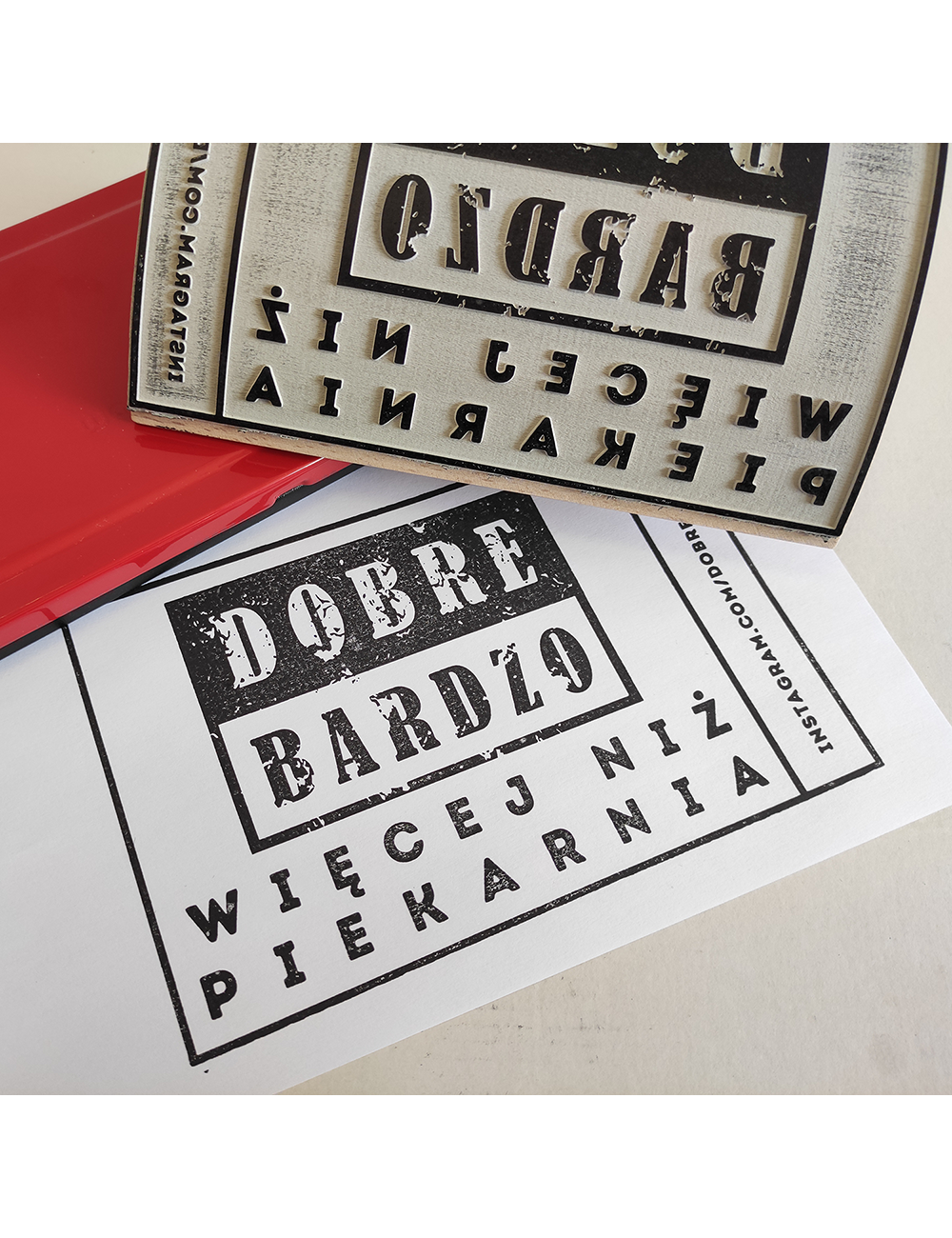 Bardzo duże stemple kołyskowe do kartonów i opakowań